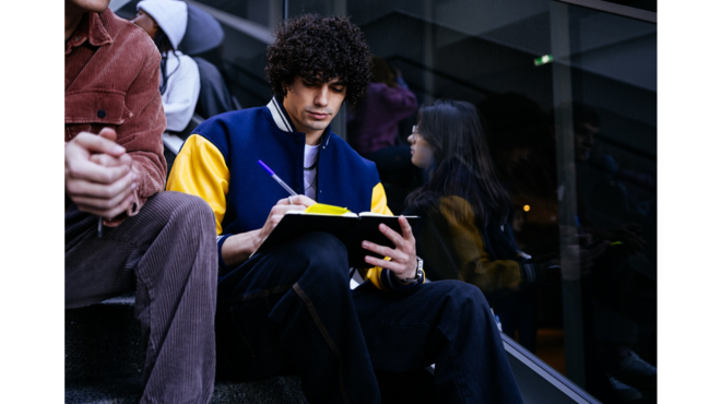 νομικές-σπουδές-με-παγκόσμιες-προοπτ-563727832