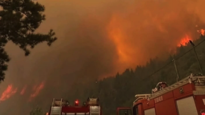 φωτιά-στην-κορινθία-μπαράζ-εκκενώσεω-563728690