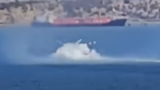 βίντεο-η-στιγμή-της-προσθαλάσσωσης-το-563729995