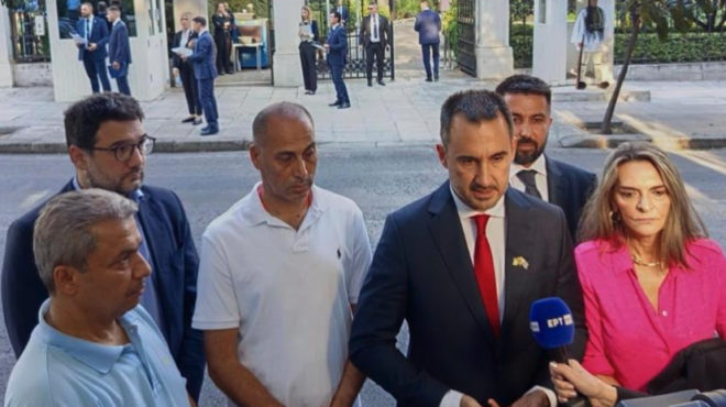 ο-χαρίτσης-αποχώρησε-από-το-προεδρικό-563732704