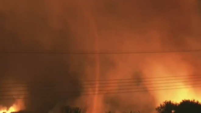 πυροστρόβιλος-καταγράφηκε-στη-φωτιά-563732851