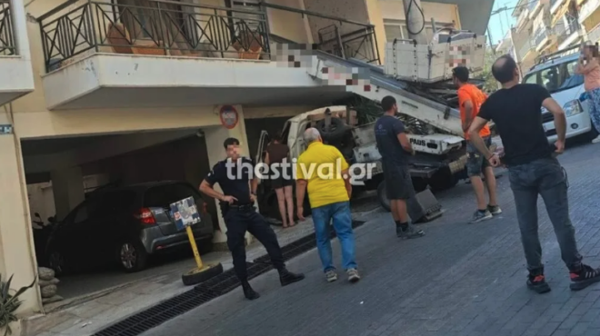 θεσσαλονίκη-γερανοφόρο-όχημα-έπεσε-σ-563742490