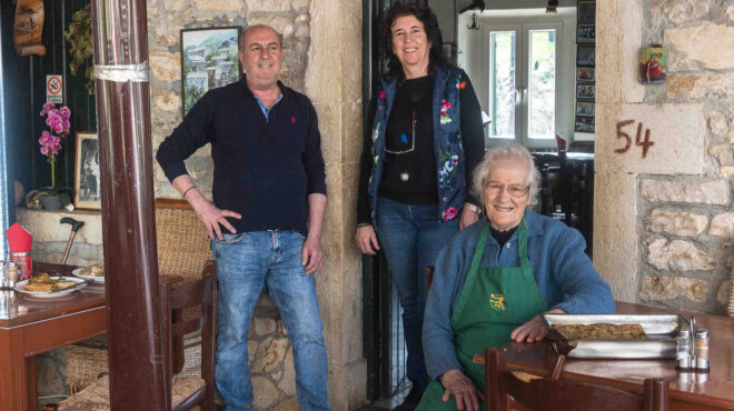 η-παλιά-περίθεια-μια-οικογενειακή-ταβ-563698207