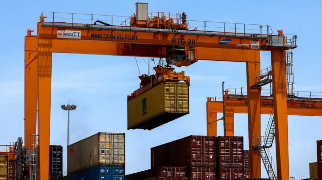 ο-τραμπ-απειλεί-με-πρόσθετους-δασμούς-10-563701558