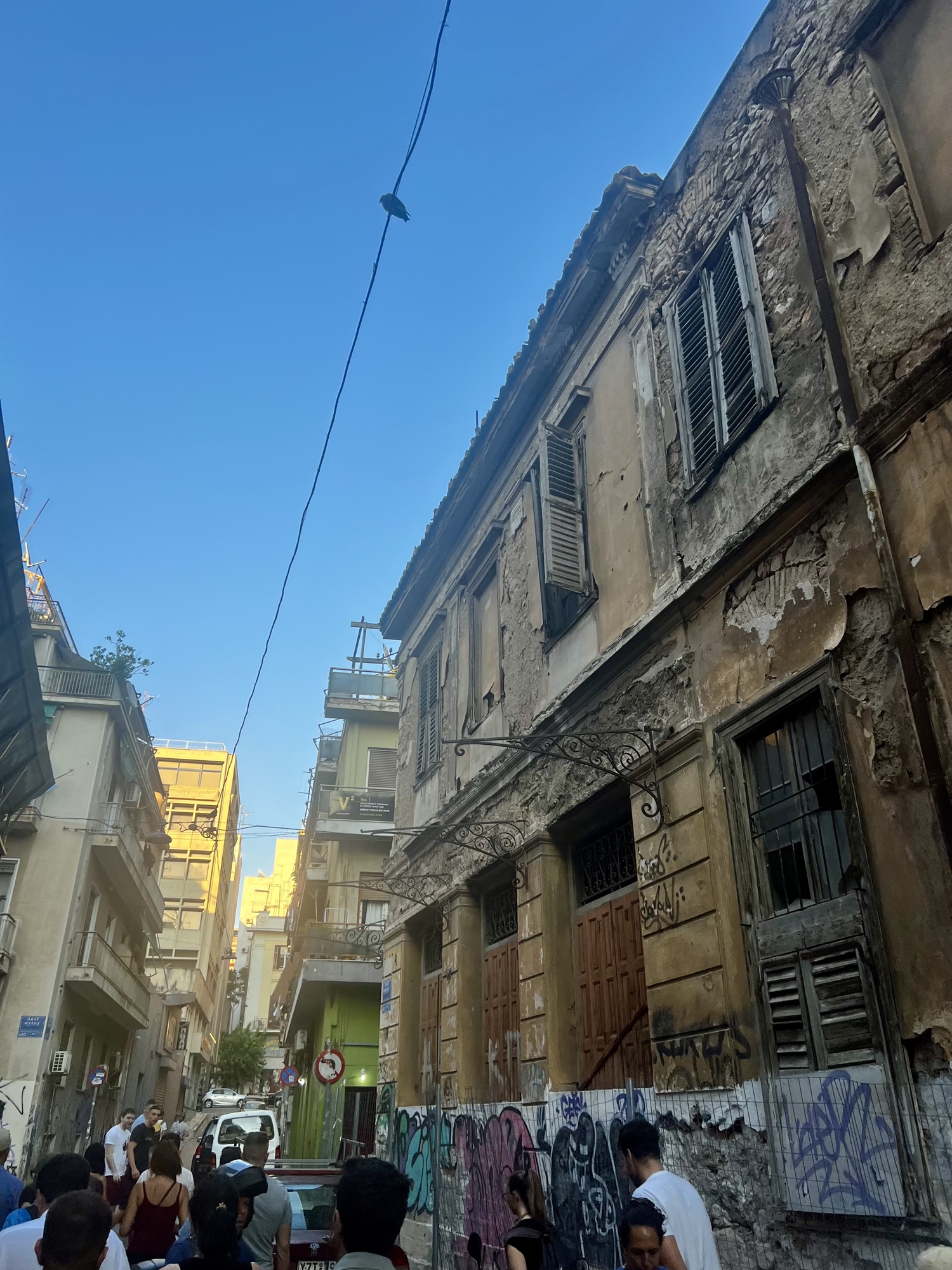 Ξενάγηση στα «πίσω δωμάτια» της Αθήνας, όπου περισσεύουν η αγάπη και η αδιαφορία-4