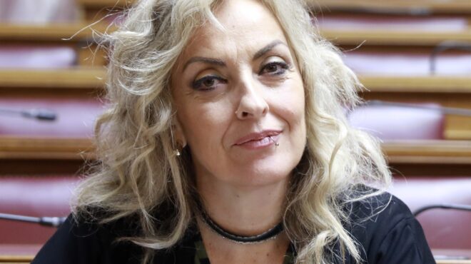 τζώρτζια-κεφαλά-νύχια-563731282