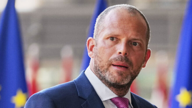 εντός-και-εκτός-ενας-βέλγος-στον-κεμάλ-563743303