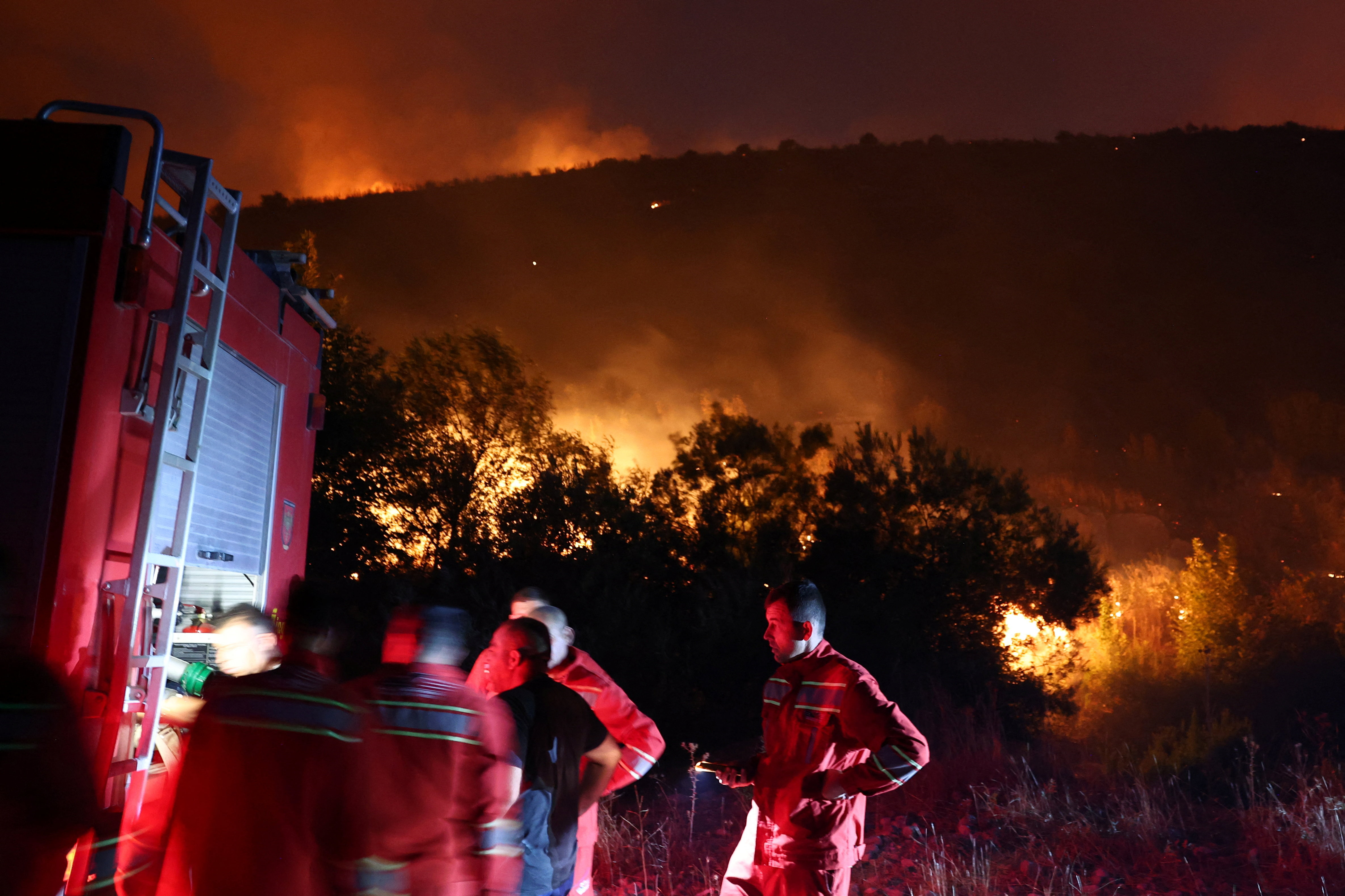 Μάχη με τις φλόγες σε Τουρκία και Αλβανία έπειτα από μέρες καύσωνα-2