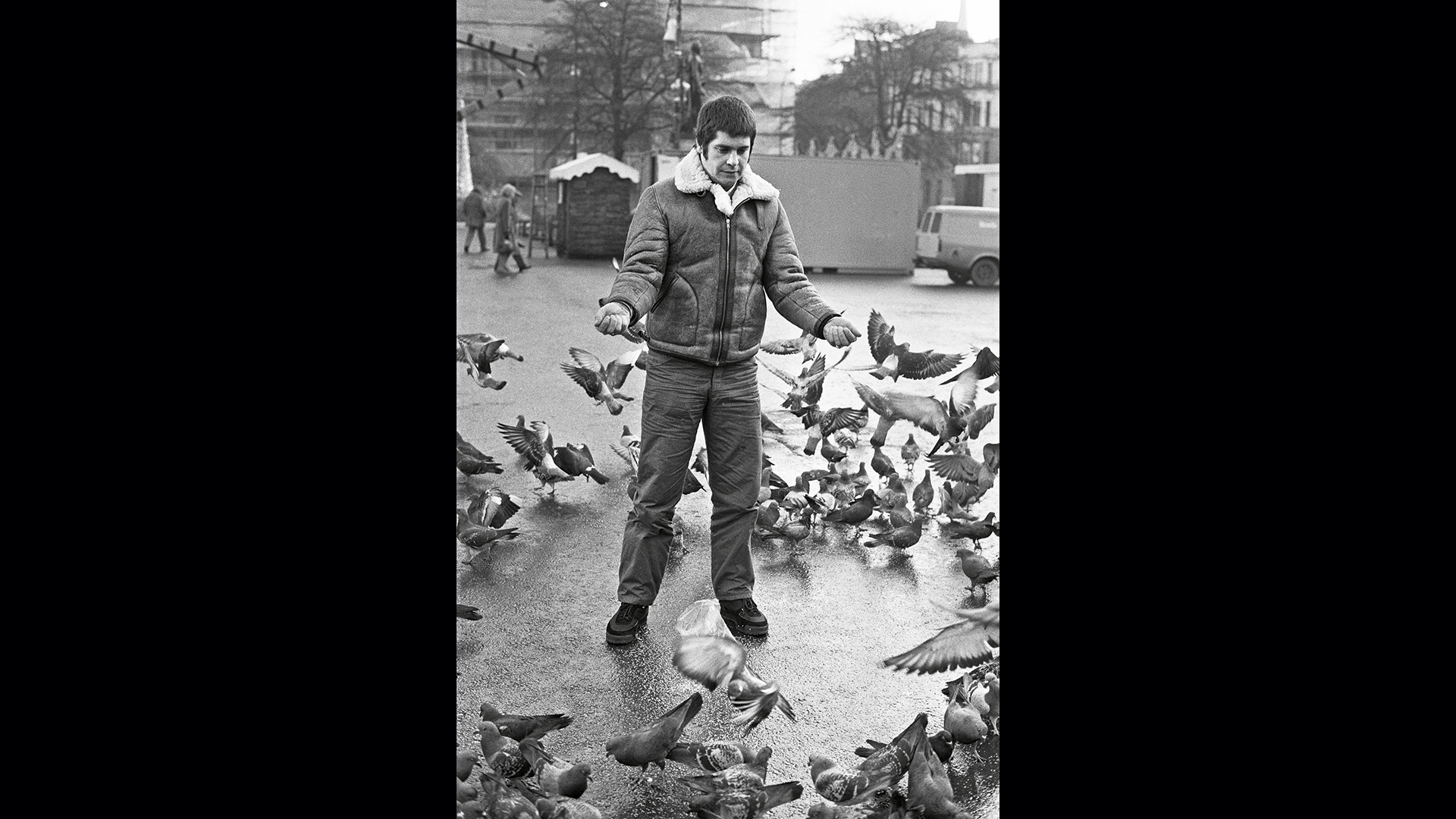 ο-όζι-με-κοντά-μαλλιά-563732473