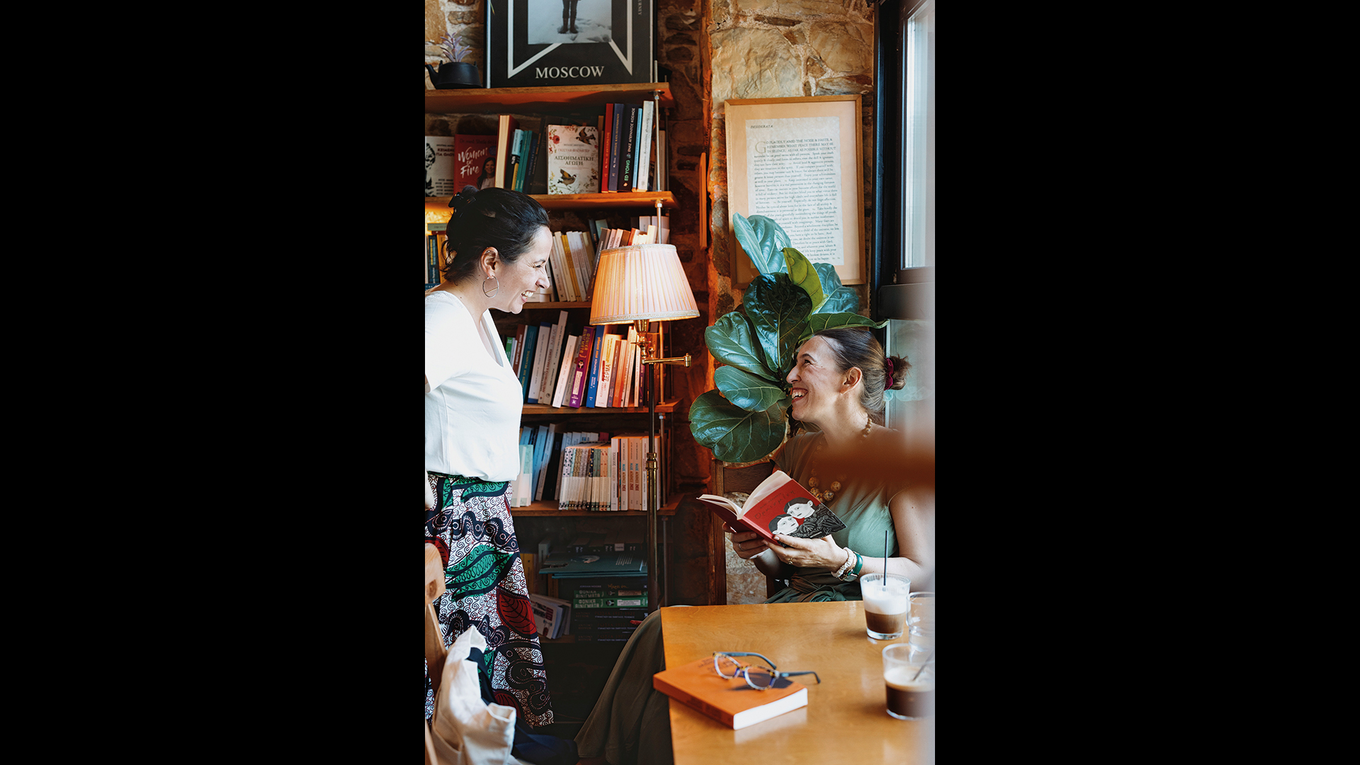 γιατί-αγαπάμε-τα-μικρά-βιβλιοπωλεία-563696662