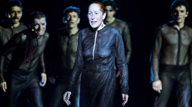 παγιδευμένη-στον-φορμαλισμό-563701030