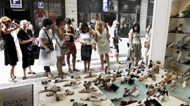 ξεκινούν-τη-∆ευτέρα-οι-θερινές-εκπτώσ-563711191