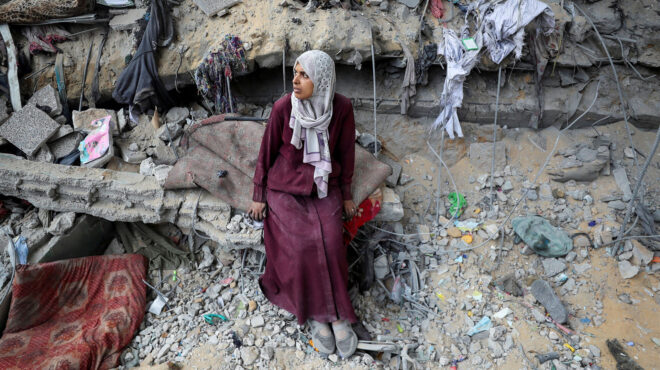 πληρώνουν-τη-βοήθεια-με-τη-ζωή-τους-563691424