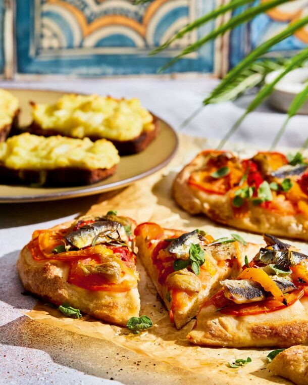 πίτσα-καταλανική-με-ψητά-λαχανικά-και-563712601