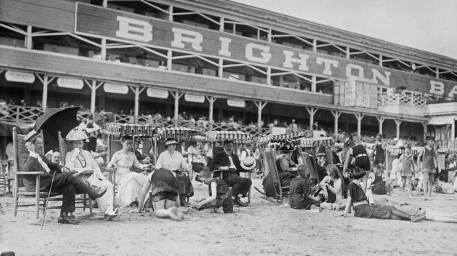 η-αιώνια-γοητεία-της-παραλίας-563701045