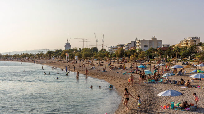 πώς-η-γλυφάδα-κερδίζει-τη-θάλασσά-της-563716498