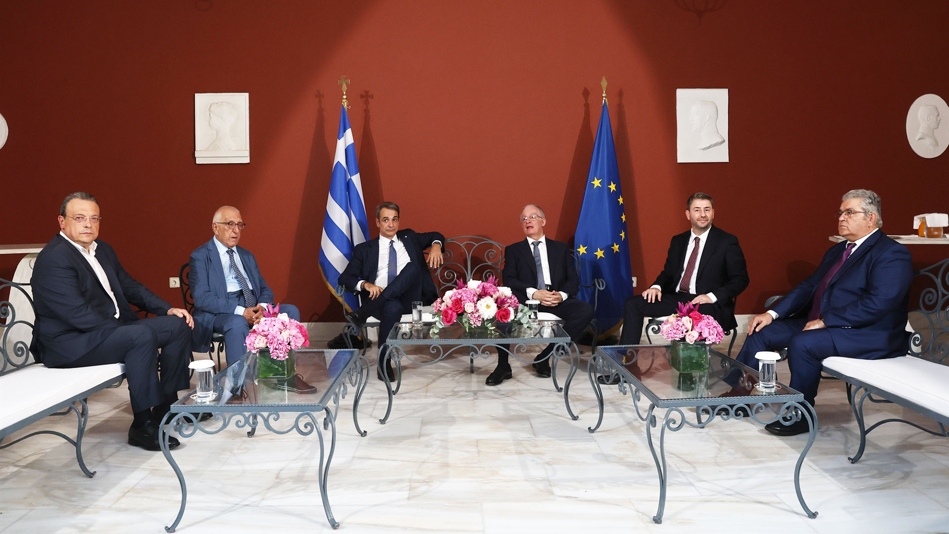 «Θερμή» δεξίωση για την αποκατάσταση της Δημοκρατίας-1