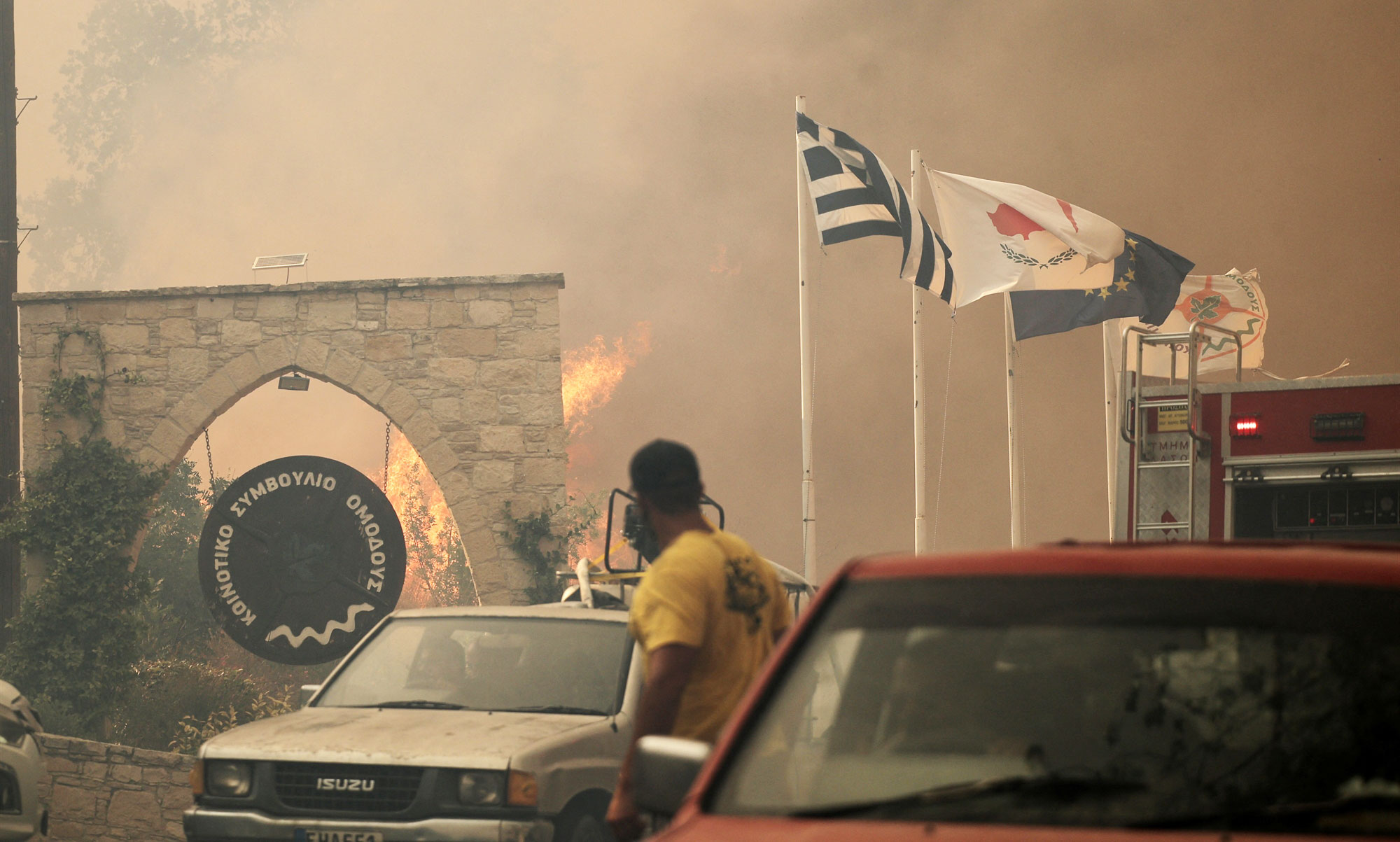 Οργή και ερωτήματα για την πύρινη κόλαση στην Κύπρο-2