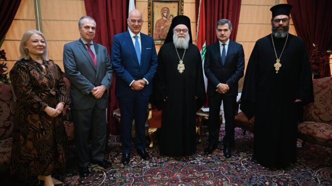 δένδιας-από-λίβανο-εξαιρετικής-σημασ-563722654