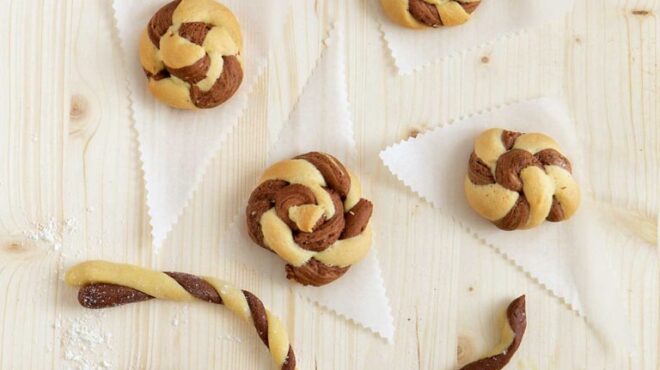 δίχρωμα-κουλουράκια-με-κακάο-και-βανί-563691403