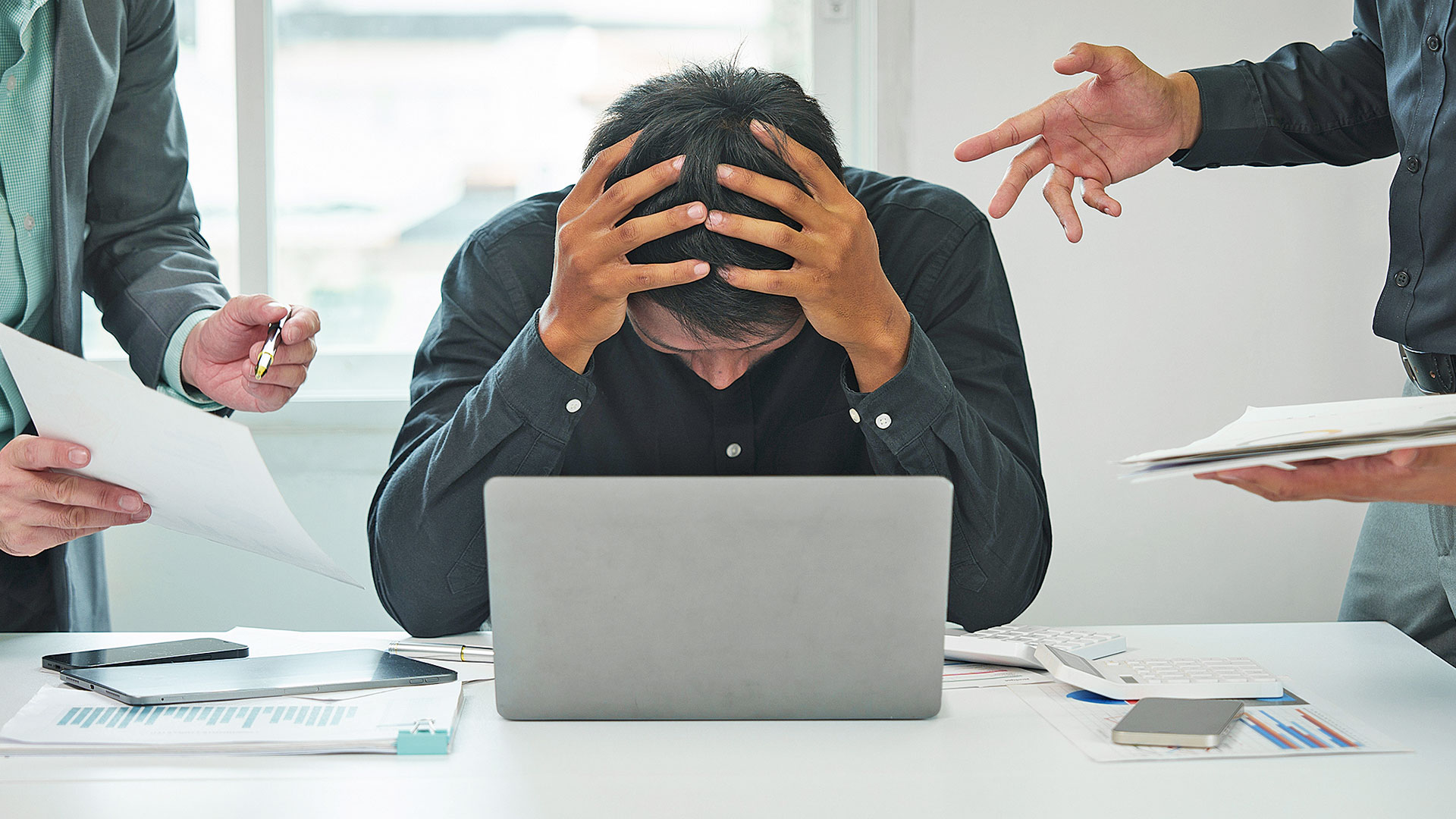 To Βurnout, η επιτευξιομανία, ο αδηφάγος ανταγωνισμός και οι εργαζόμενοι-«θύματα»-1