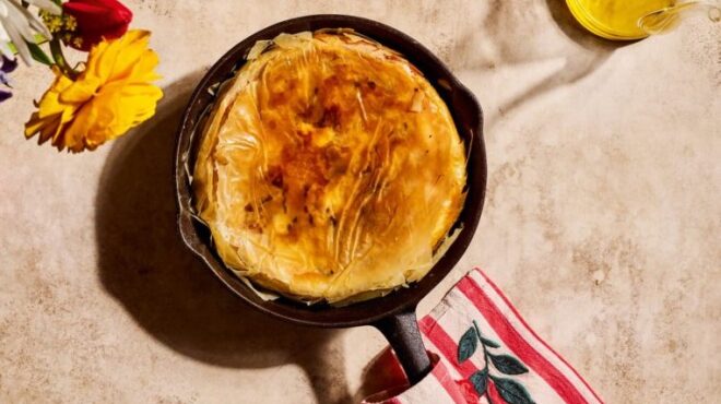 εύκολη-τυρόπιτα-στο-τηγάνι-με-4-τυριά-563729638