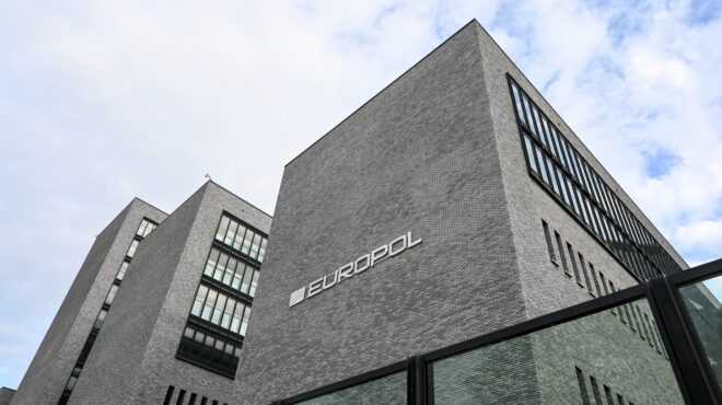 yποπτος-ως-ο-διαχειριστής-ρωσόφωνου-φό-563730007