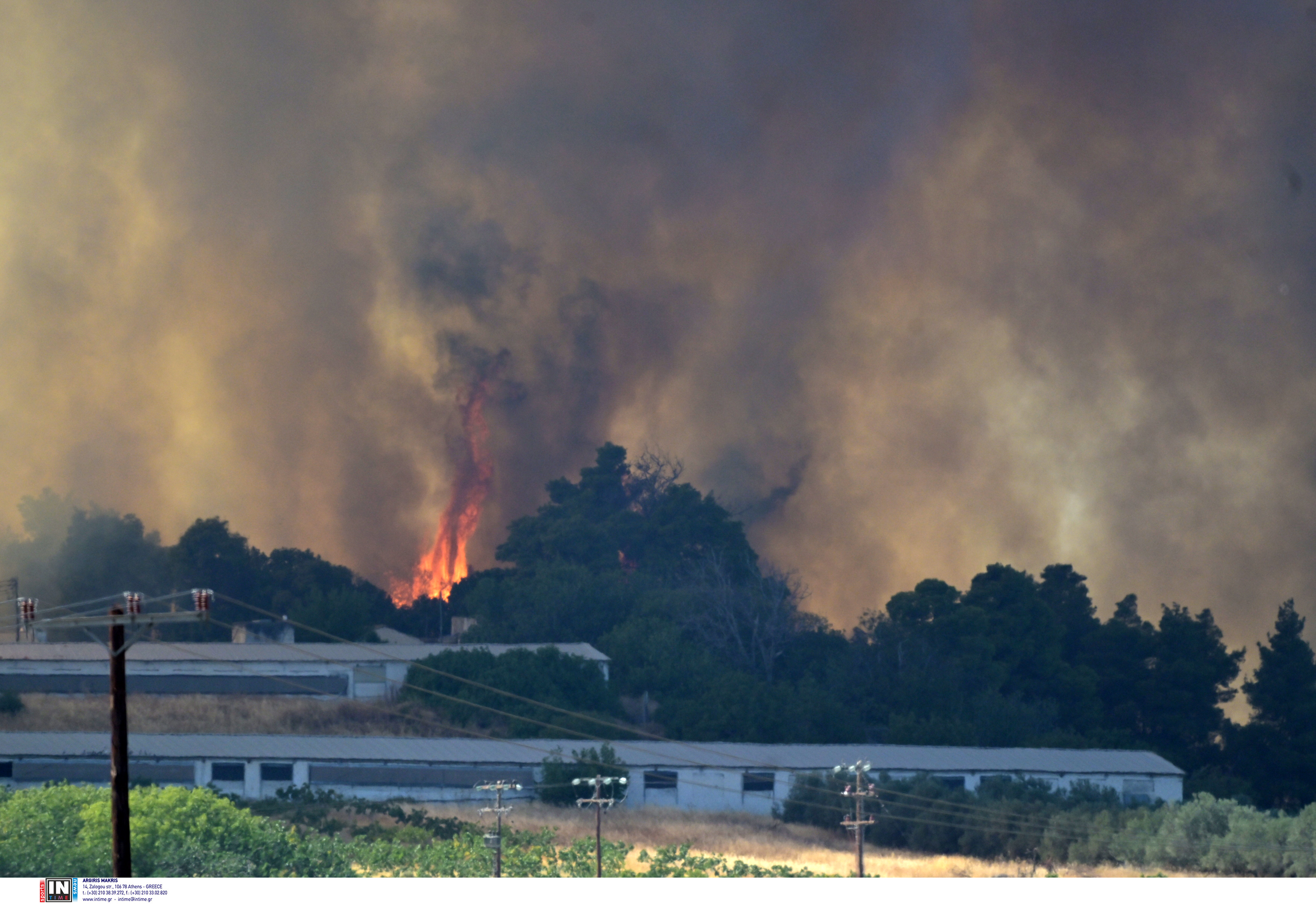 Μεγάλες φωτιές σε Αττική, Εύβοια, Μεσσηνία και Κύθηρα – Καίγονται σπίτια, απεγκλωβισμοί πολιτών-9