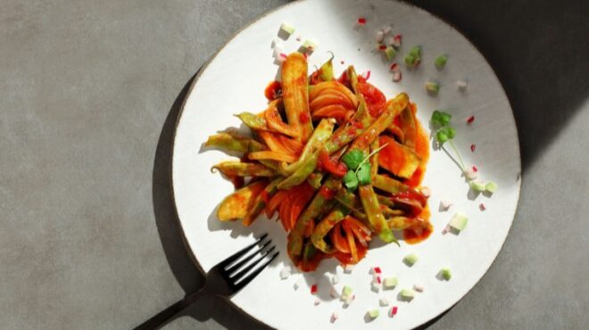 φασολάκια-με-κολοκυθάκια-και-κρόκο-κο-563727676