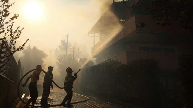 φωτιά-στο-κρυονέρι-μάχη-με-τις-φλόγες-μ-563737024