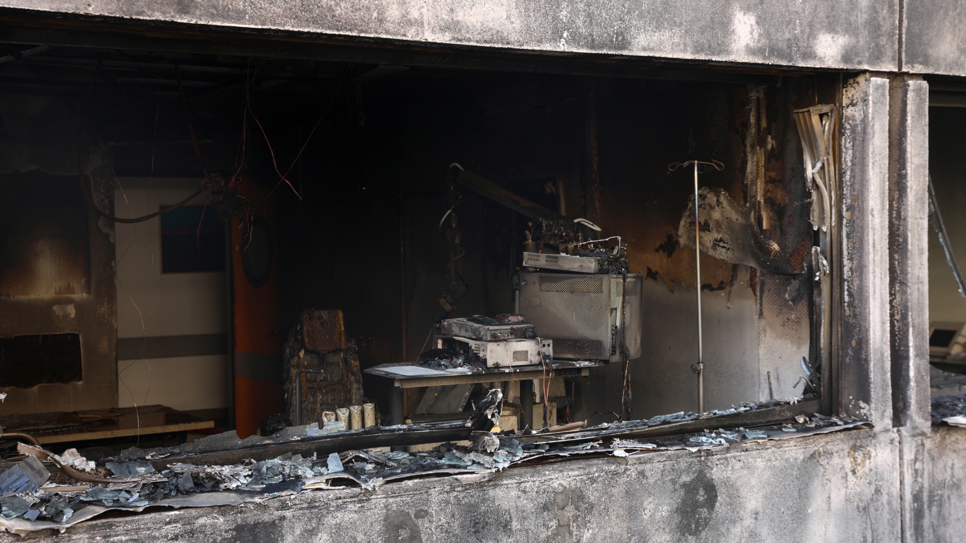 Κατασβέστηκε η φωτιά σε ιδιωτική κλινική στον Χολαργό-6