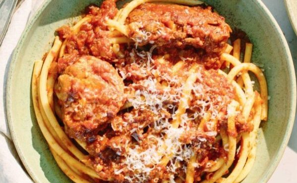 παστιτσάδα-9-συνταγές-για-το-εμβληματι-563736865