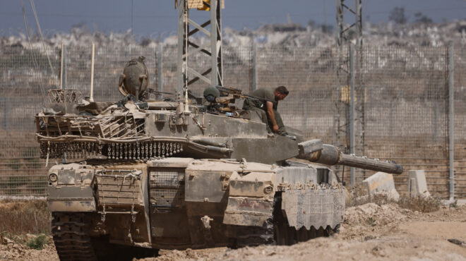 τανκς-εισέβαλαν-για-πρώτη-φορά-στο-ντέ-563725981