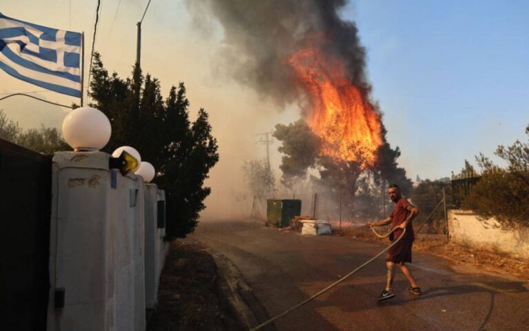live-μάχη-με-τις-φλόγες-σε-εύβοια-κρήτη-με-563737294