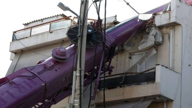 πτώση-γερανού-σε-σπίτι-αν-ήμουν-στο-άλ-563736607