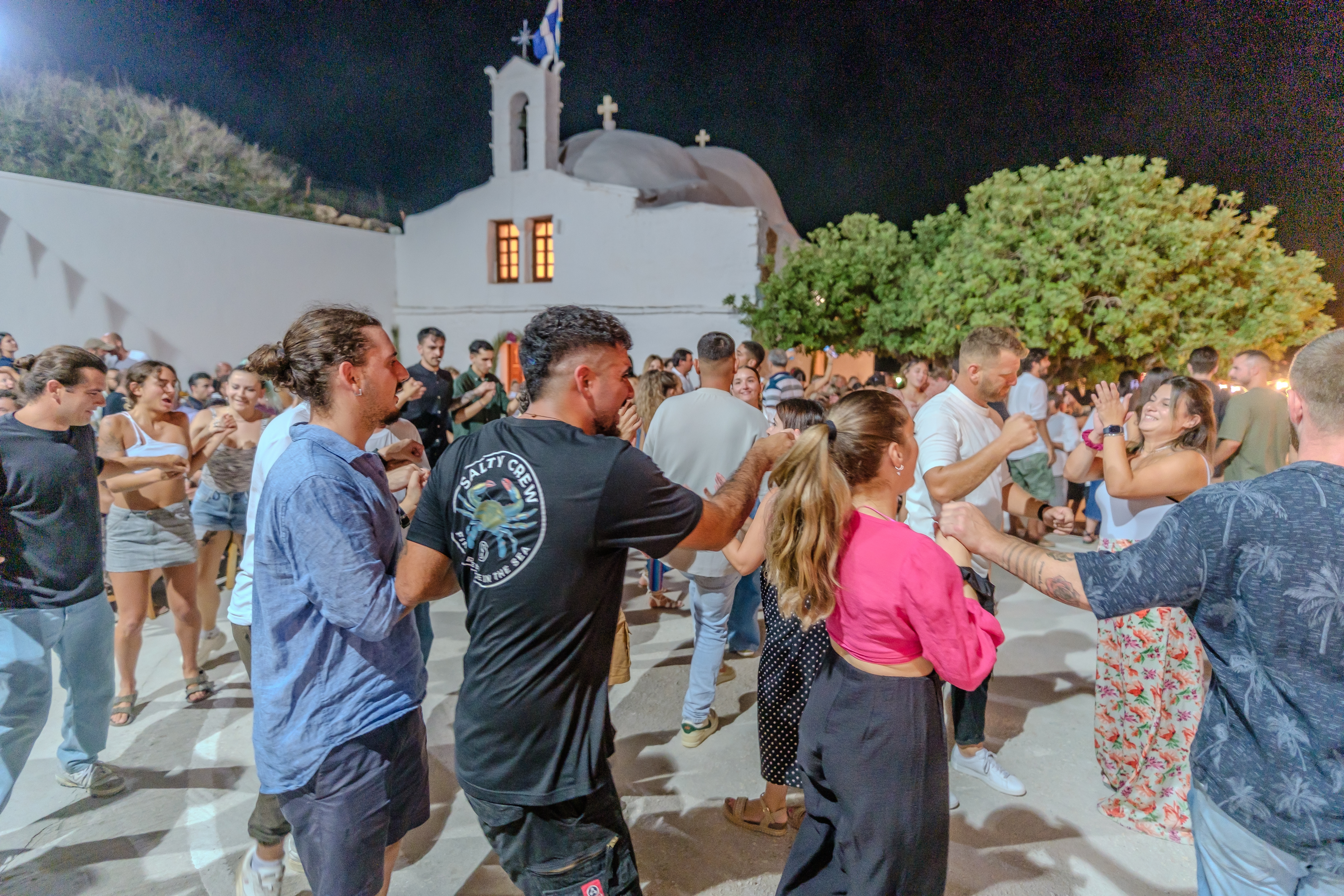 Κυκλάδες: «Σε ποιο πανηγύρι θα πάμε το βράδυ;»-1