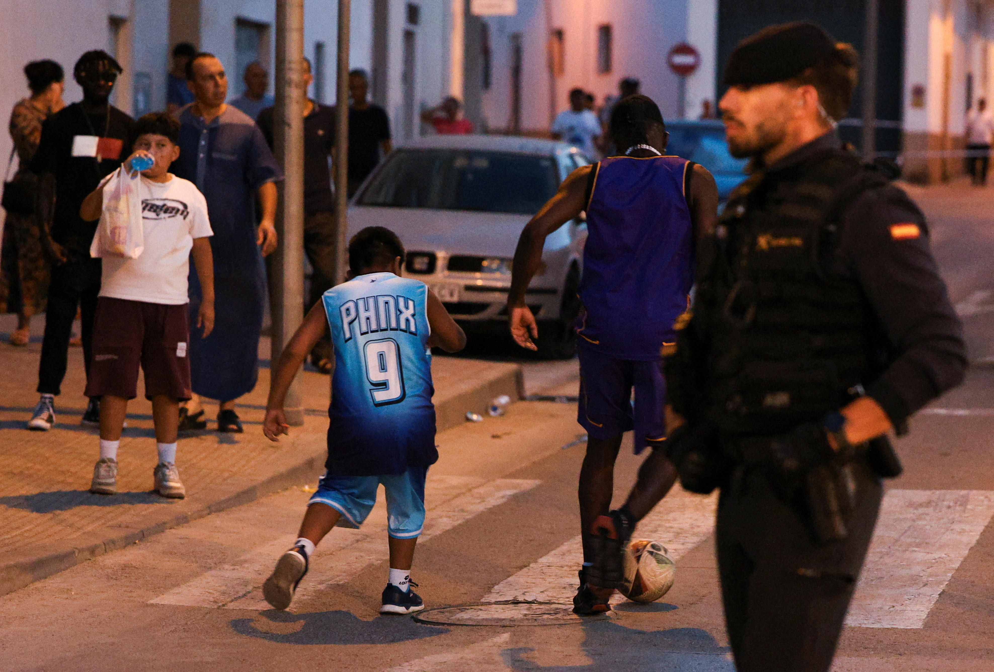 Τρεις νύχτες ταραχών στη νότια Ισπανία – Οκτώ συλλήψεις έπειτα από συγκρούσεις Ακροδεξιών με μετανάστες -1