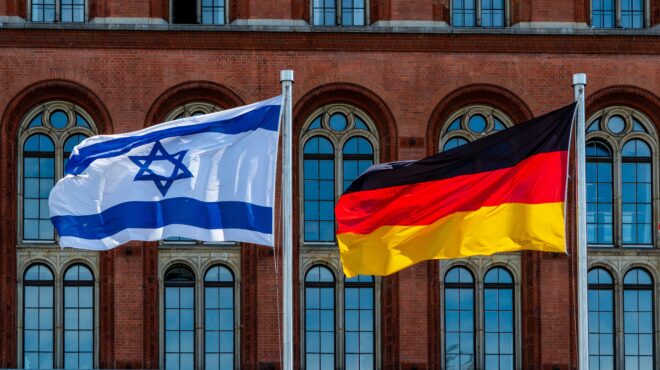 τηλεφωνική-επικοινωνία-μερτς-νεταν-563737627