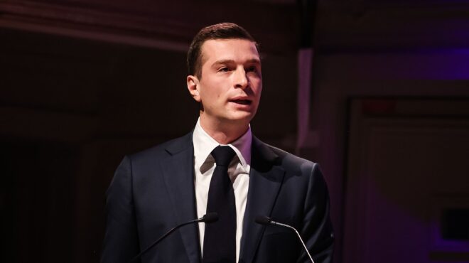 politico-η-ακροδεξιά-θα-ηγηθεί-των-συνομιλιώ-563703976