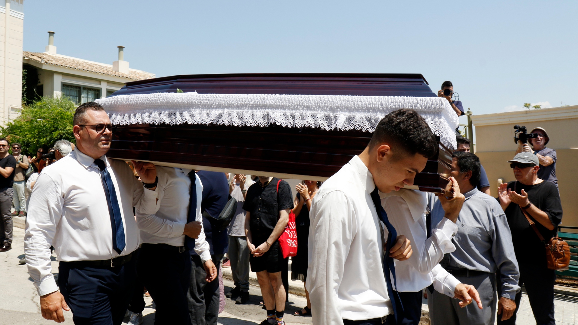 Κηδεία Γεράσιμου Μιχελή: Σε βαρύ κλίμα το τελευταίο αντίο στον ηθοποιό [εικόνες]-6