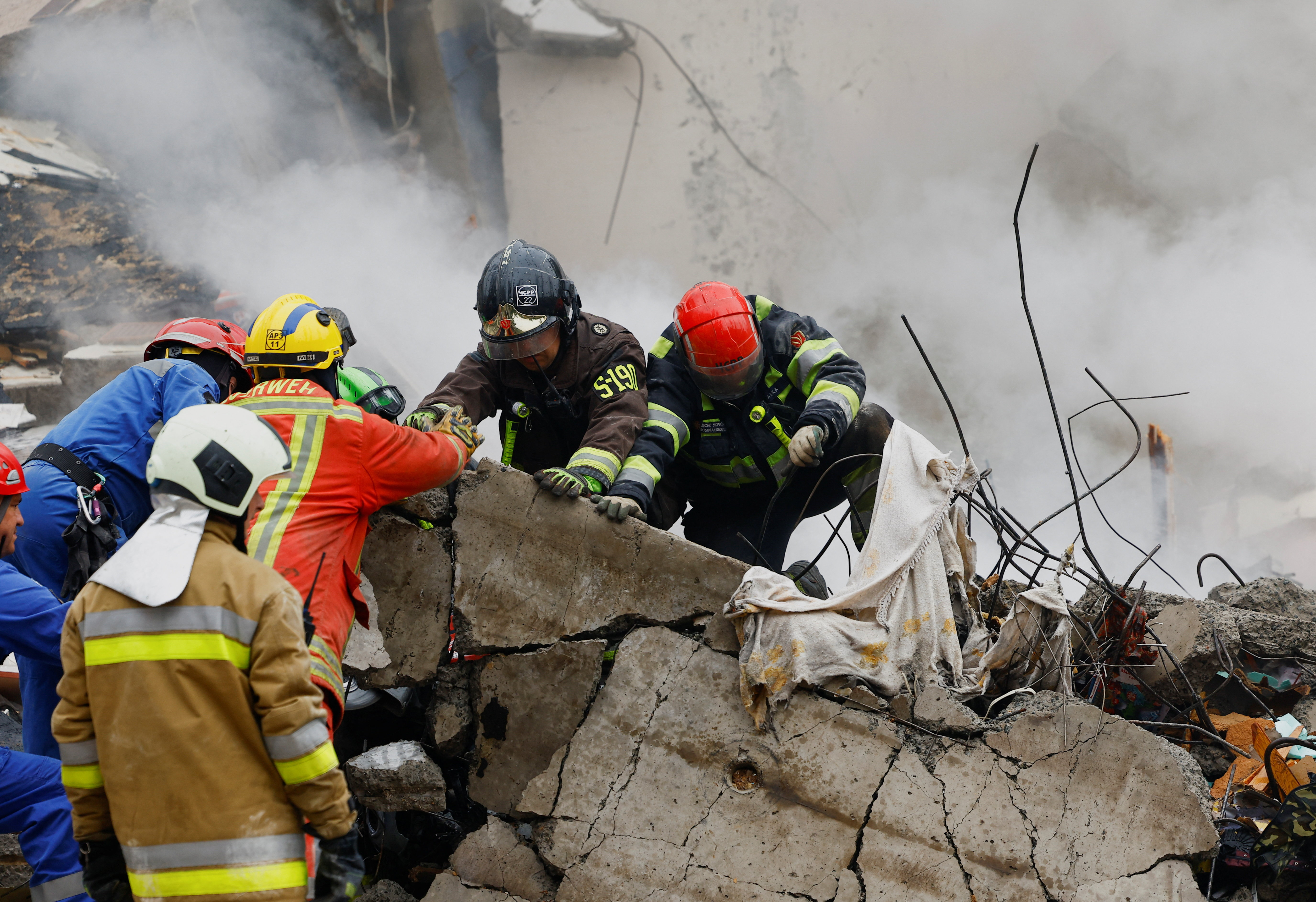 Ουκρανία: Οκτώ νεκροί από νυχτερινά πλήγματα της Ρωσίας στο Κίεβο-3