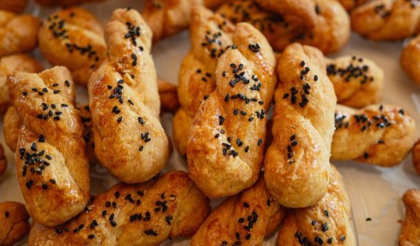 κουλουράκια-ημίγλυκα-με-μαύρο-σουσάμ-563739871