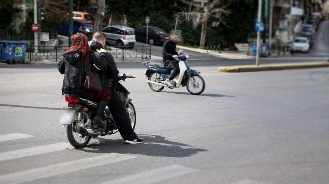 χωρίς-κράνος-ένας-στους-έξι-την-πρώτη-ε-563704648