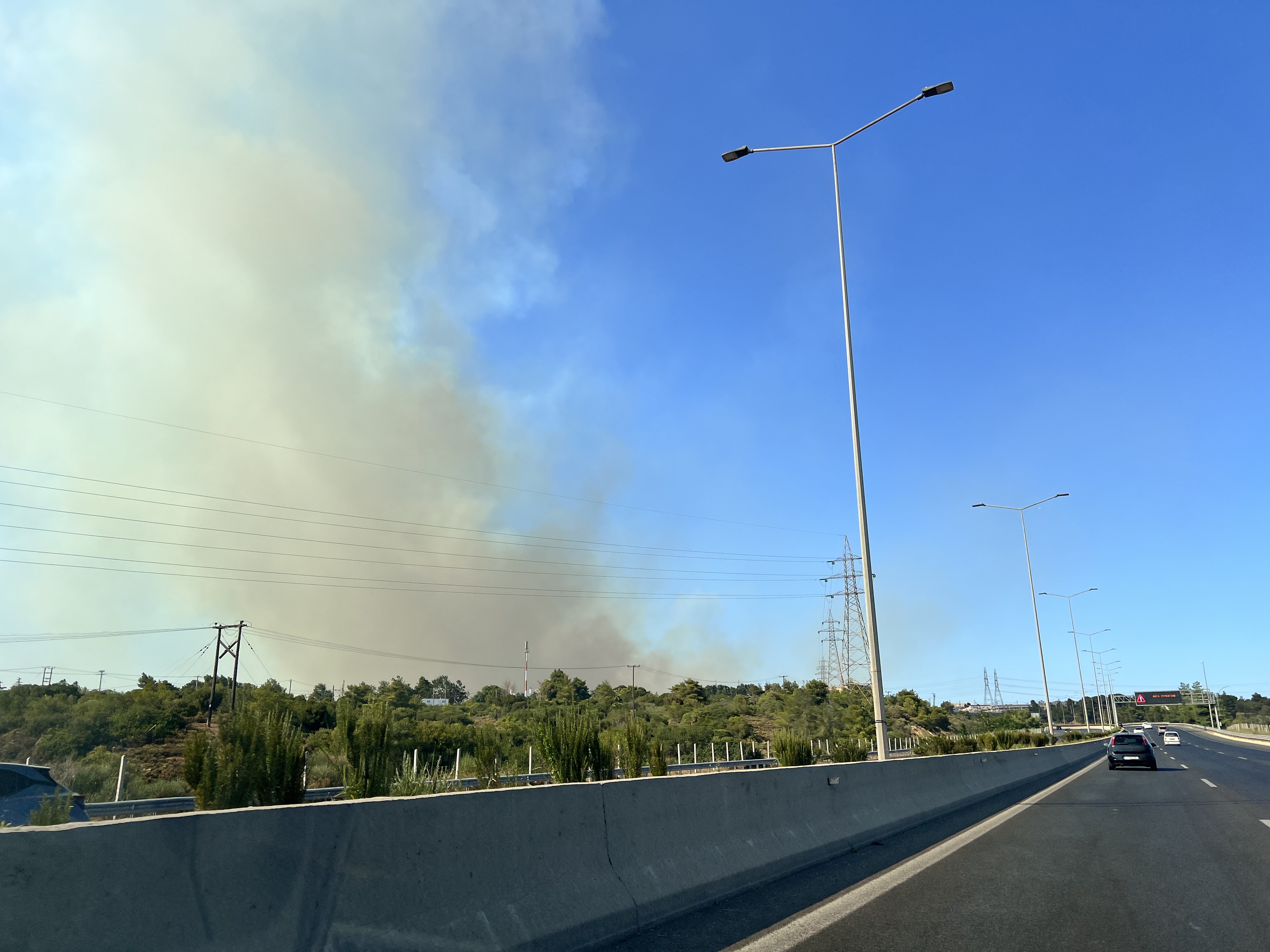 Μεγάλες φωτιές σε Αττική, Εύβοια, Μεσσηνία και Κύθηρα – Καίγονται σπίτια, απεγκλωβισμοί πολιτών-7