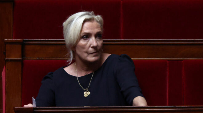 η-λεπέν-πρόσφερε-στον-μπαϊρού-πολιτικ-563694022