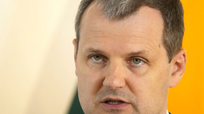 παραιτείται-ο-πρωθυπουργός-της-λιθου-563743615