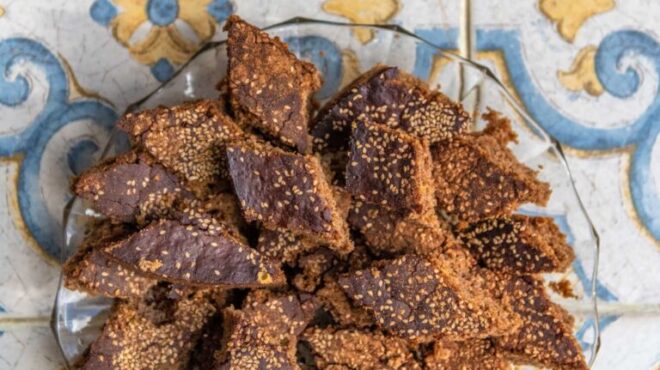 λουκούμι-γλυκό-νηστίσιμο-από-την-τήνο-563701630