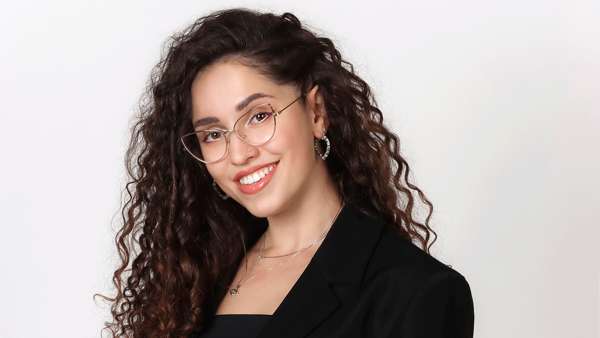 h-nεφέλη-μεγκ-βάζειπλυντήριο-στον-σκα-563698060