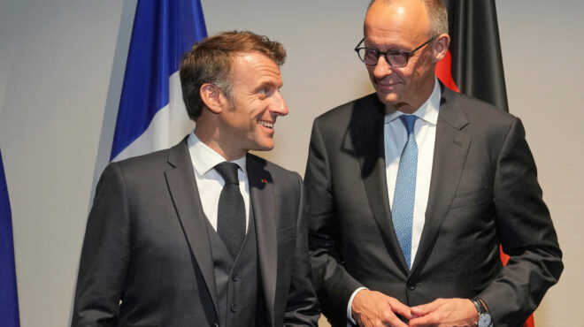 politico-μακρόν-και-μερτς-θέλουν-να-ξυπνήσου-563729728