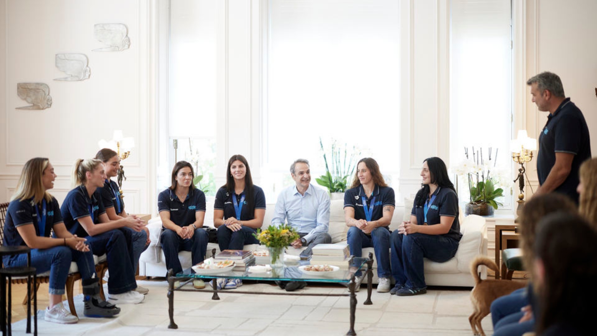 Συνάντηση Μητσοτάκη με τα «χρυσά» κορίτσια της εθνικής πόλο-1